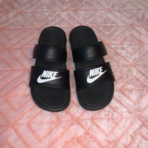 Nike Women's Benassi Duo Ultra Slide Sandal